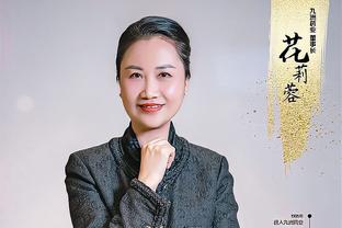 曼联主场0-2落后布莱顿！滕哈赫与教练组成员坐在替补席面色凝重？